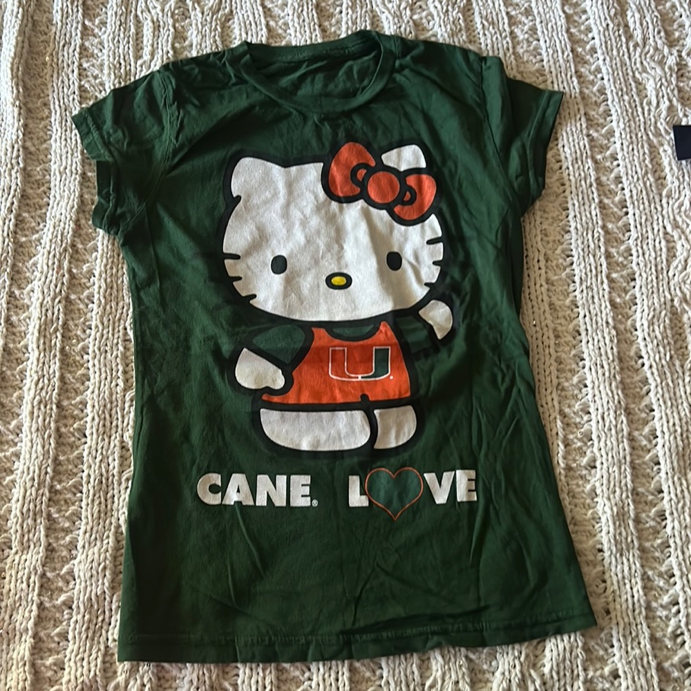 Hello kitty UM t-shirt